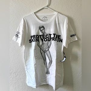 NWT Marc Jacobs Vintage Miley Cyrus t shirt size large. Never worn!